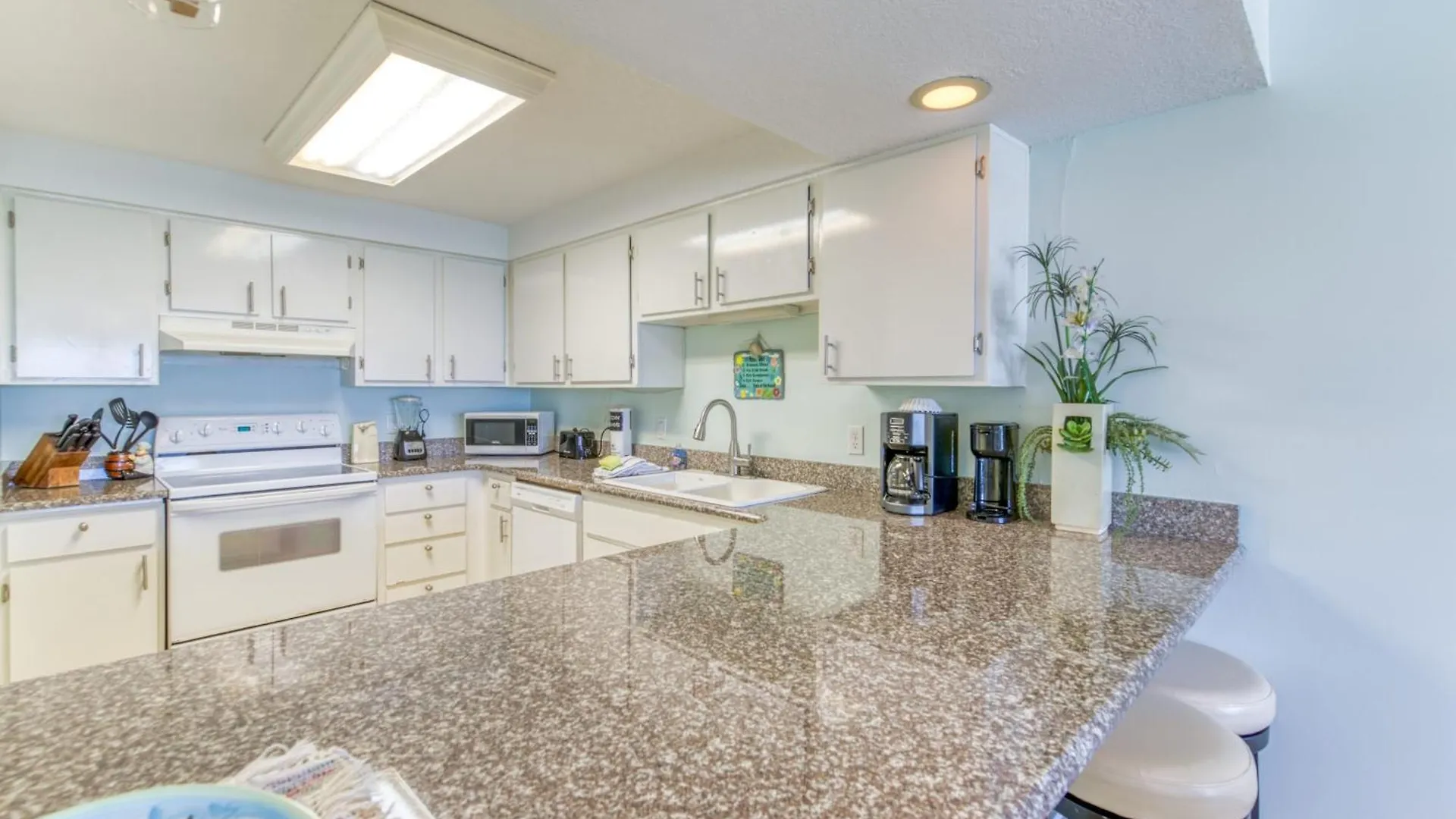 Apartment Beach House Condominiums B405 - Beachfront With Pool, Wifi, & Beach Service Destin