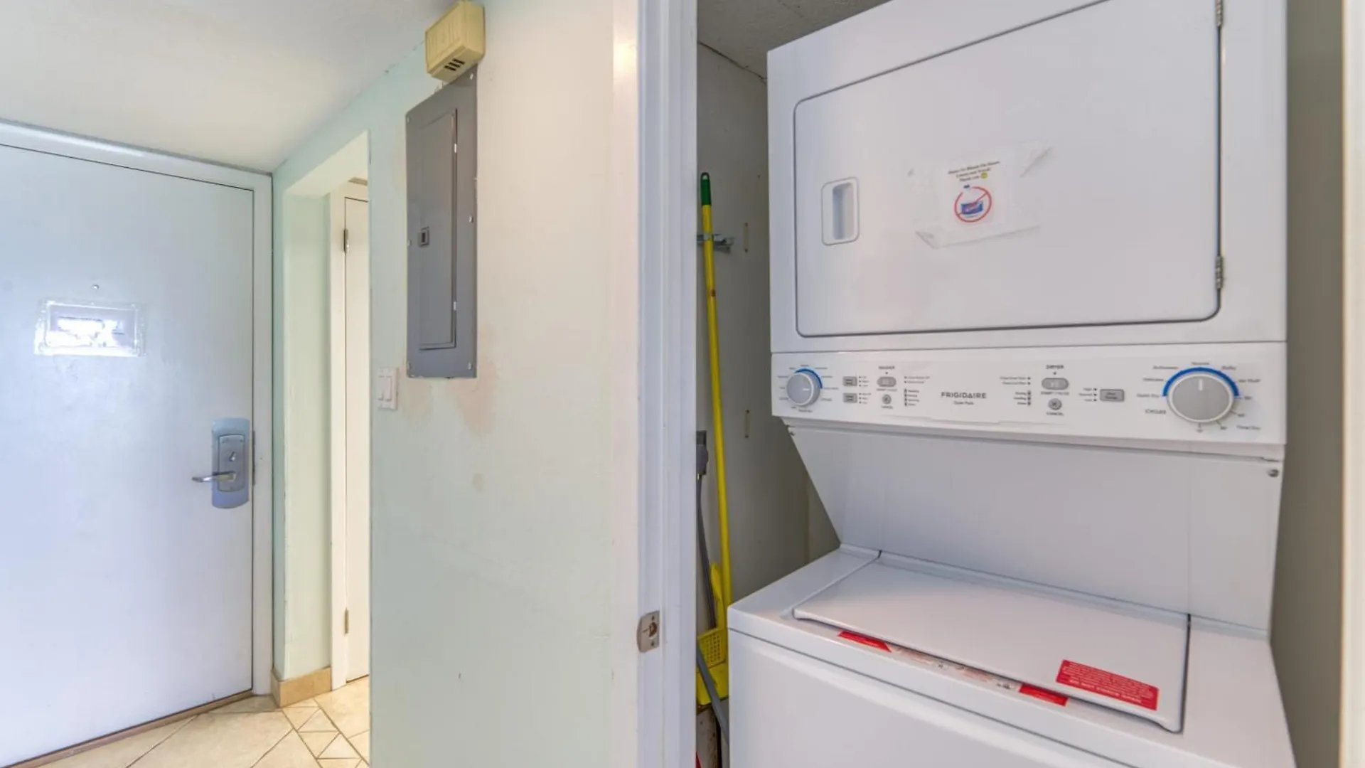 Apartment Beach House Condominiums B405 - Beachfront With Pool, Wifi, & Beach Service Destin