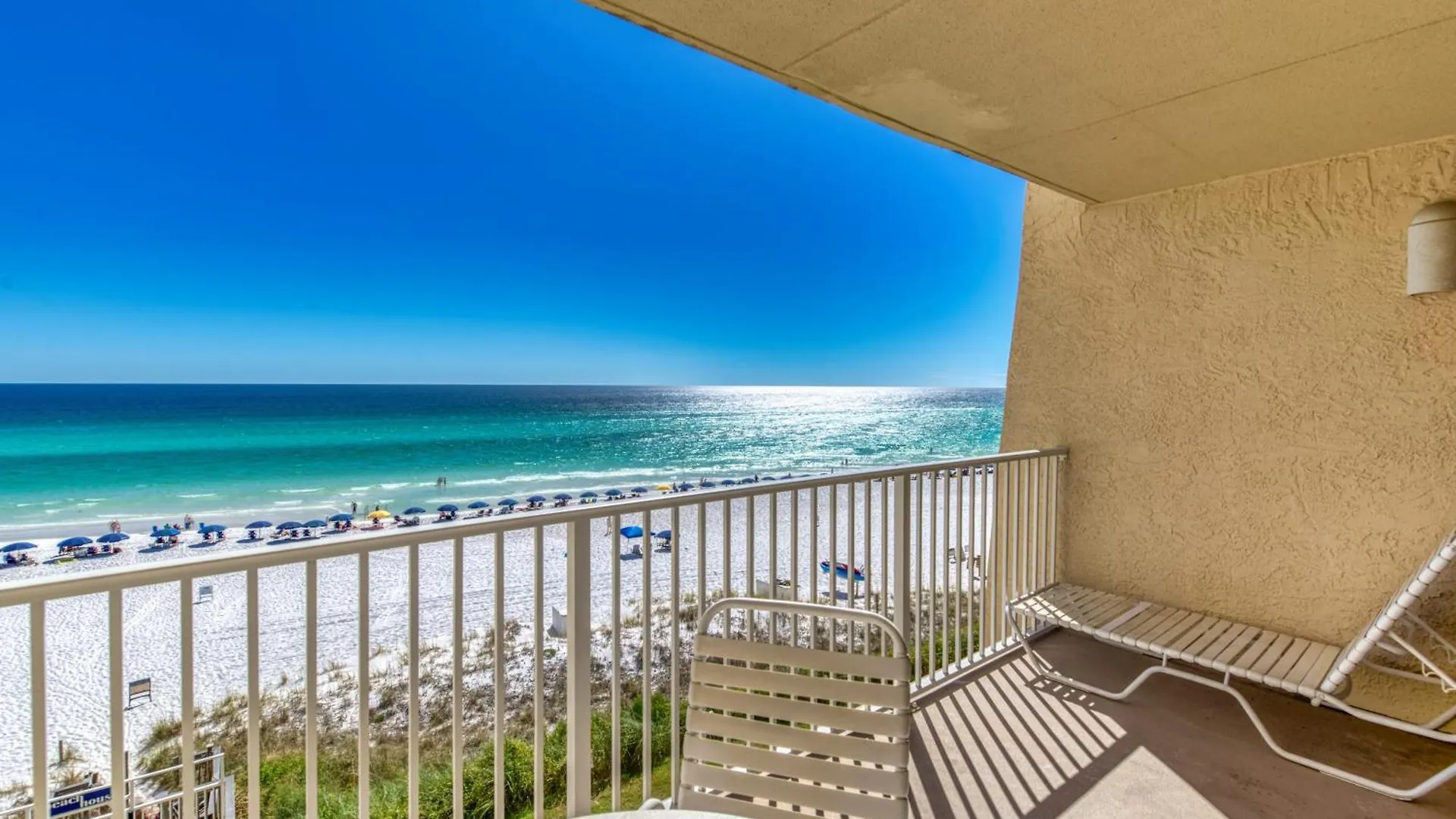 Beach House Condominiums B405 - Beachfront With Pool, Wifi, & Beach Service Destin 0*,