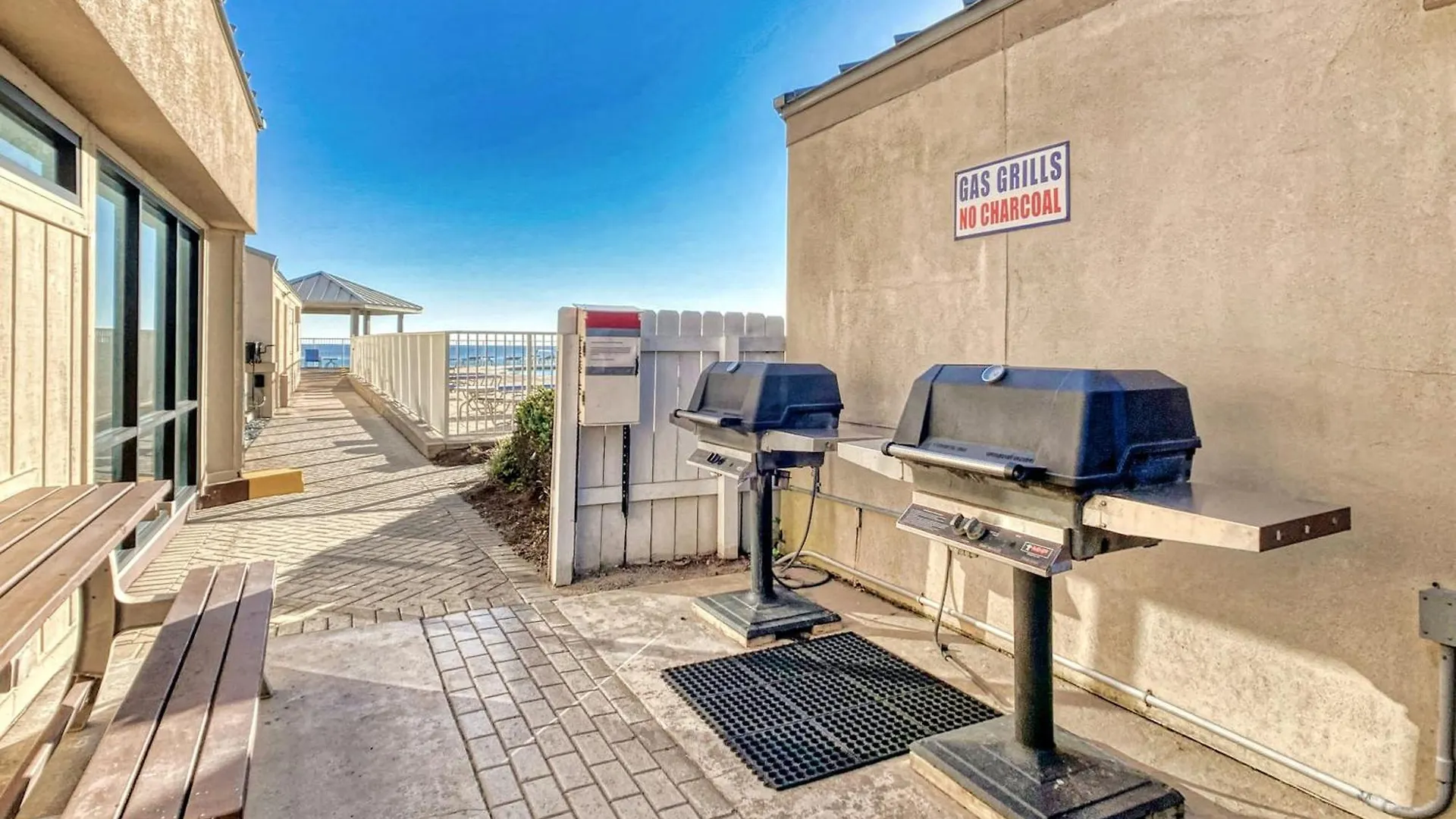 Beach House Condominiums B405 - Beachfront With Pool, Wifi, & Beach Service Destin