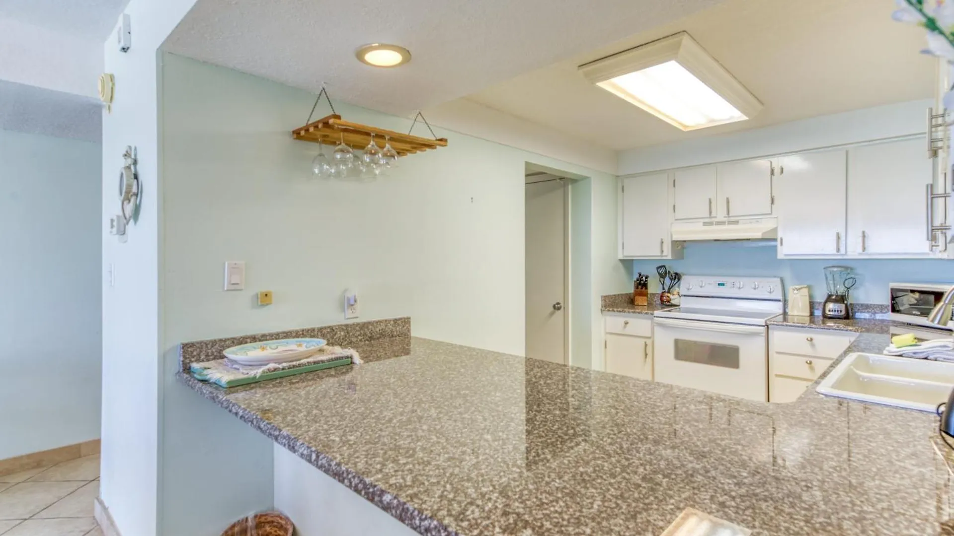 Beach House Condominiums B405 - Beachfront With Pool, Wifi, & Beach Service Destin
