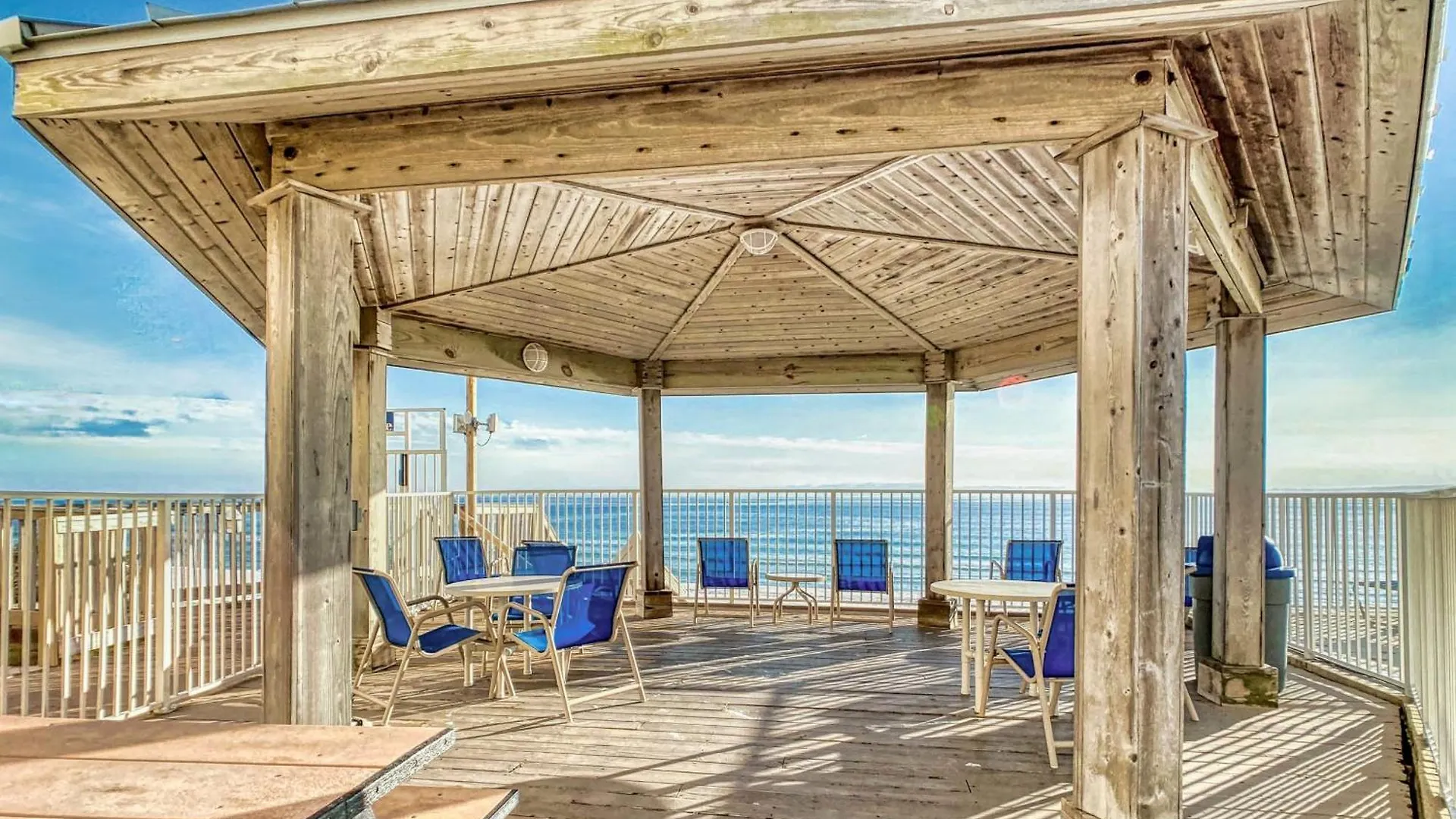 Apartment Beach House Condominiums B405 - Beachfront With Pool, Wifi, & Beach Service Destin