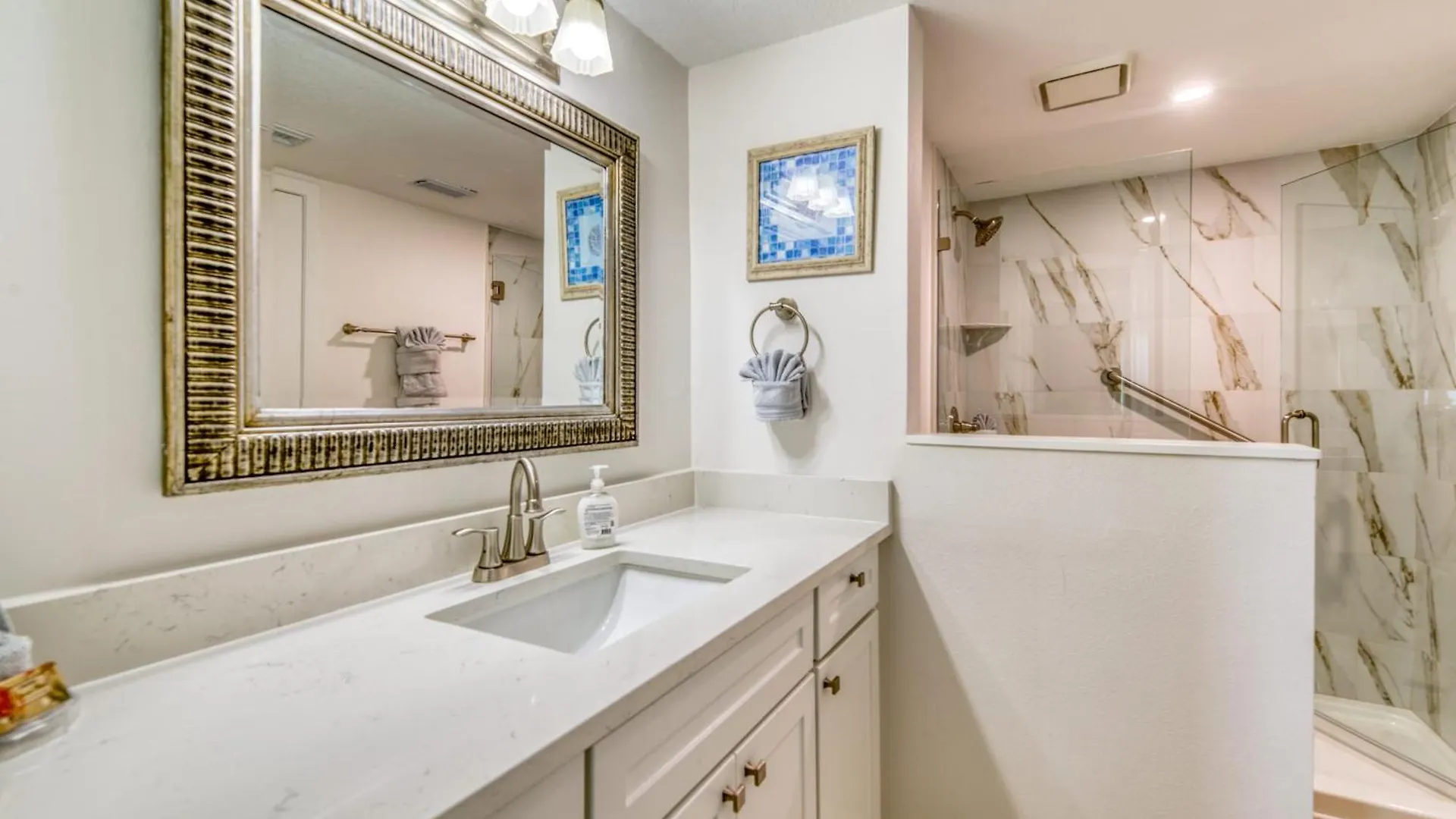 Beach House Condominiums B405 - Beachfront With Pool, Wifi, & Beach Service Destin United States